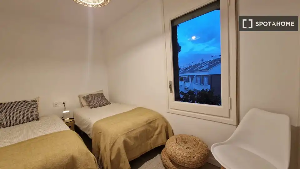 Dormitori de Apartament per a compartir en Gavà amb Aire condicionat, Terrassa i Moblat