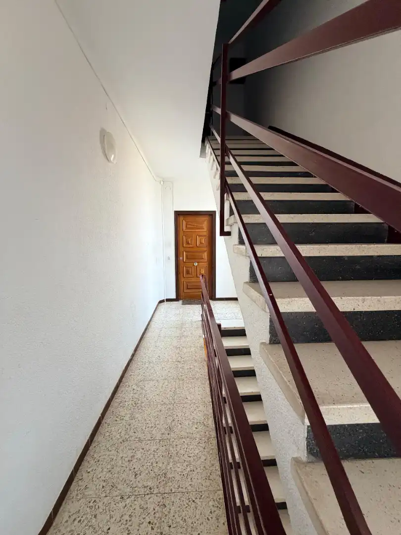 Piso en venta en Terrassa con Balcón y Alarma