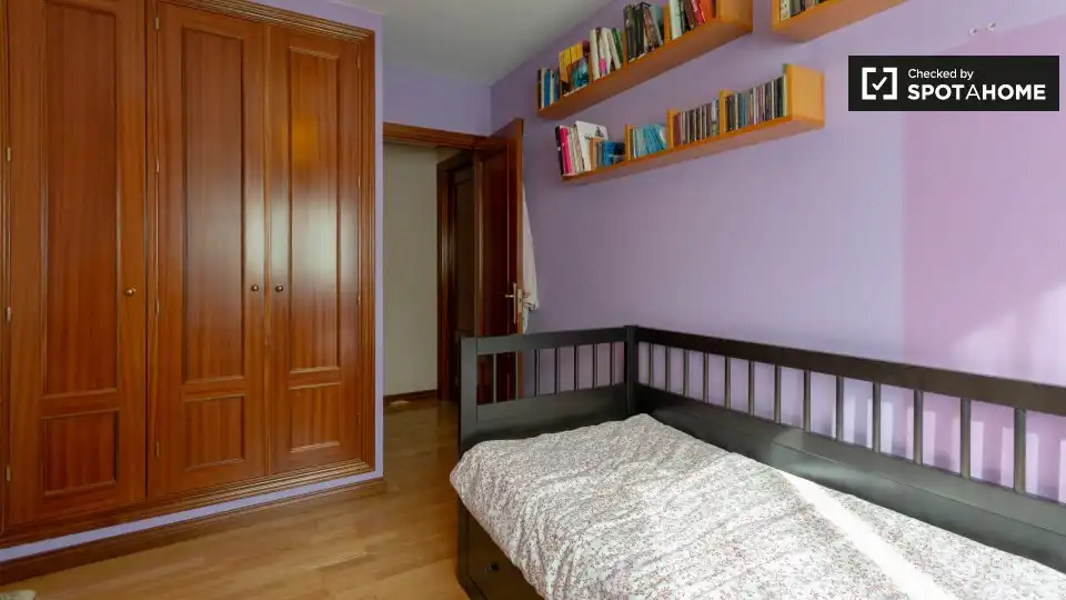 Room in Valdebernardo - Valderribas