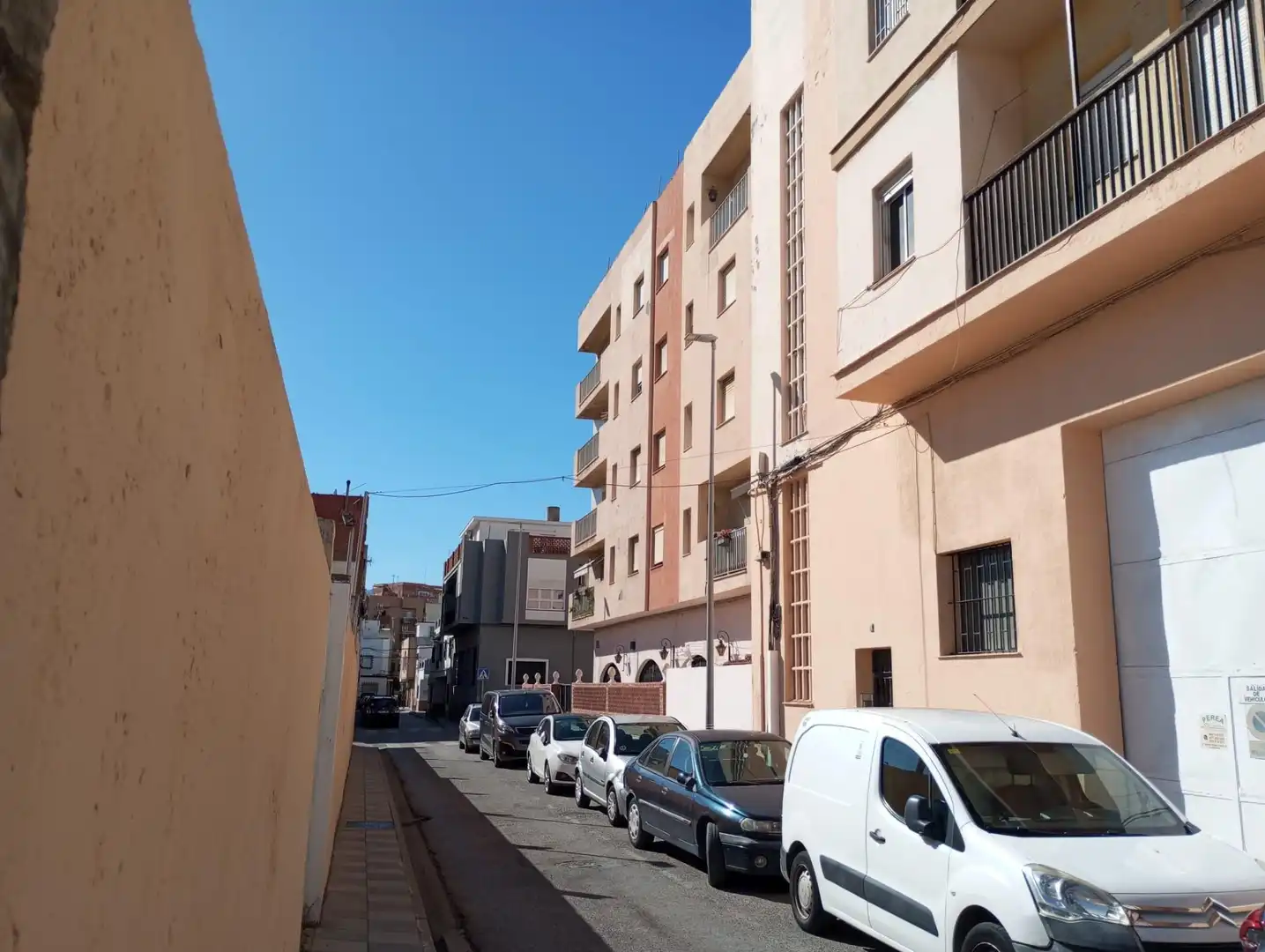 Außenansicht von Wohnung zum Verkauf in Algeciras mit Terrasse und Balkon