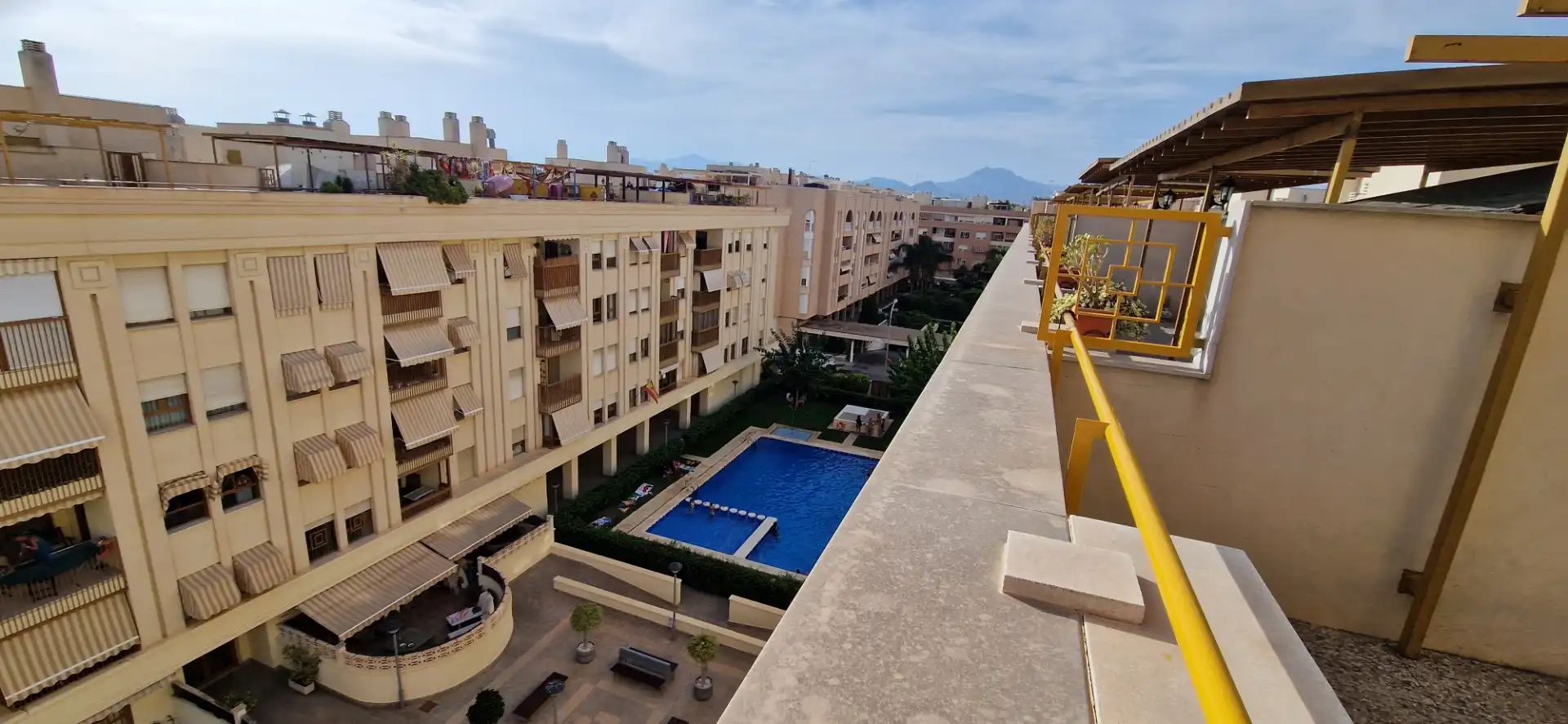 Außenansicht von Dachboden zur Miete in Sant Joan d'Alacant mit Terrasse, Abstellraum und Schwimmbad