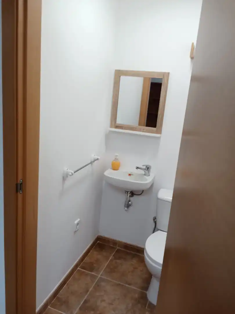 Baño de Oficina de alquiler en Mengíbar con Amueblado