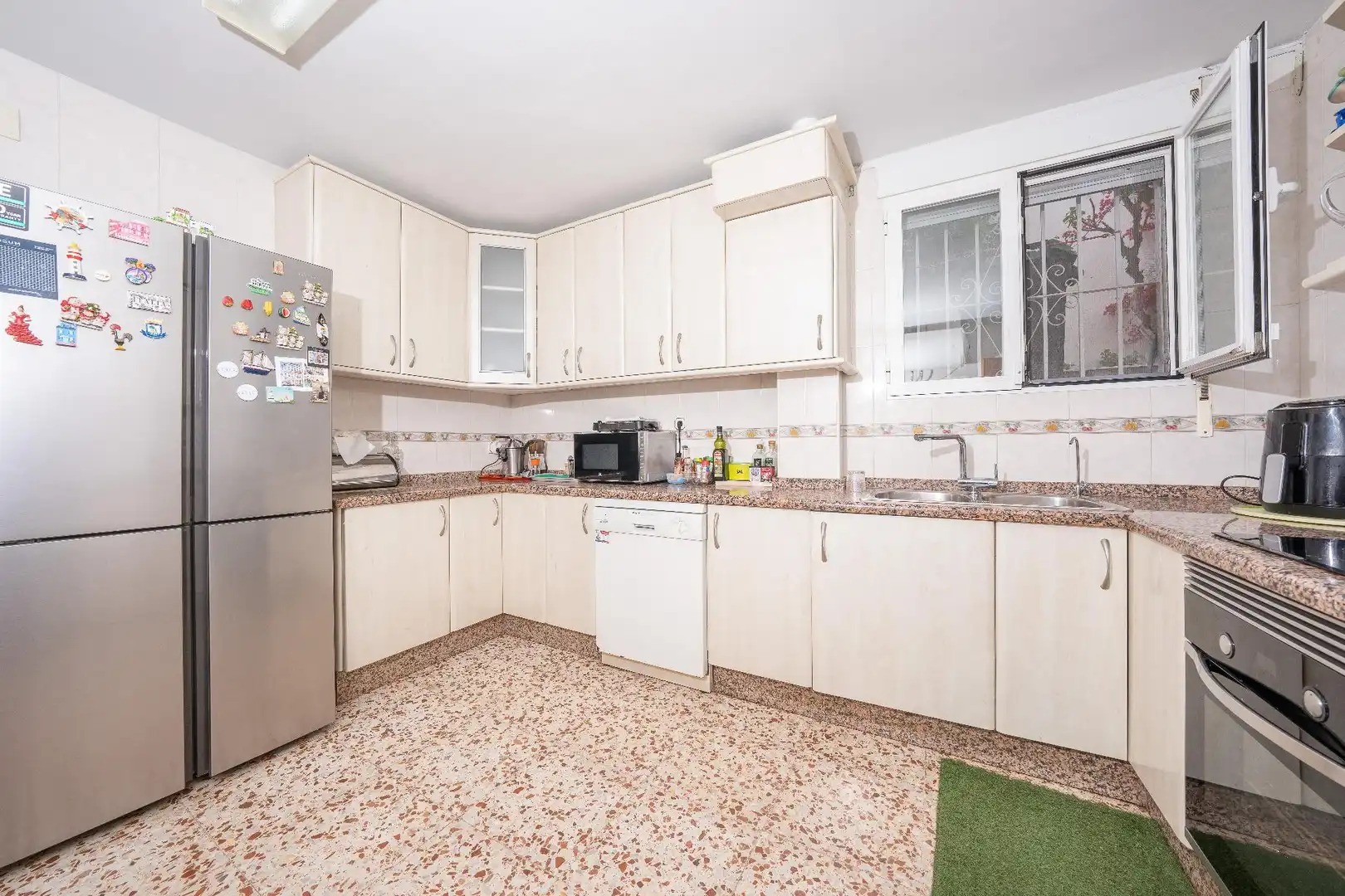 Cuina de Casa o xalet en venda en La Nucia amb Calefacció, Jardí privat i Terrassa