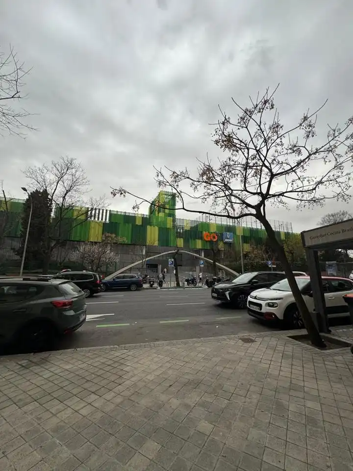 Vista exterior de Planta baixa en venda en Madrid amb Calefacció i Moblat