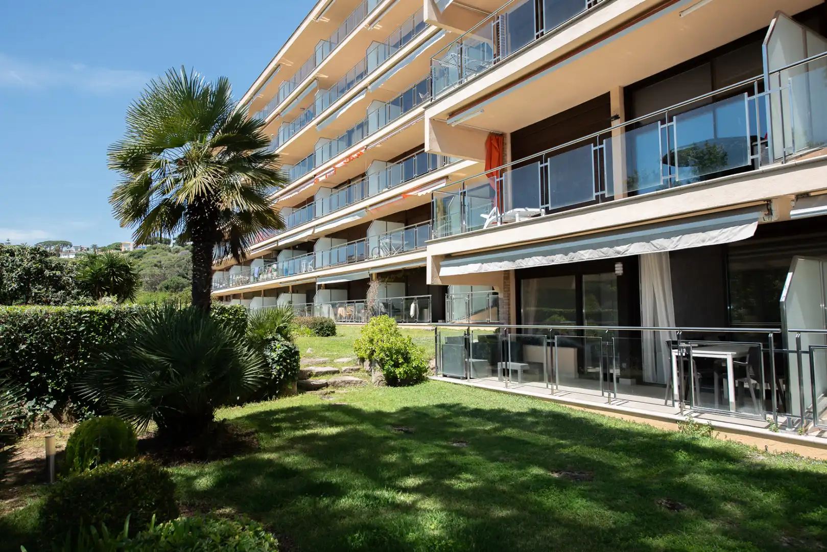 Vista exterior de Pis en venda en Sant Feliu de Guíxols amb Terrassa, Moblat i Forn
