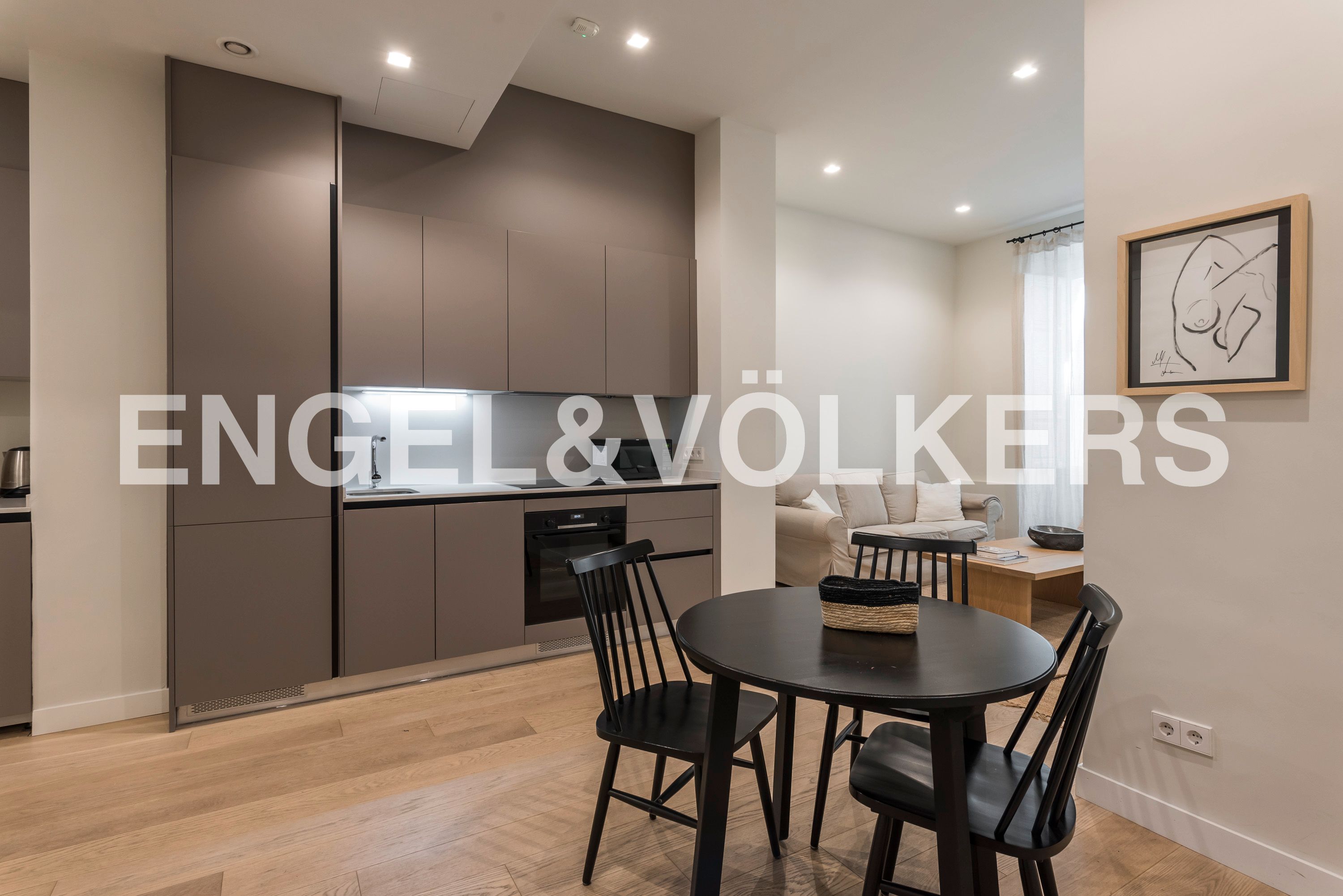 Cuina de Apartament de lloguer en  Madrid Capital amb Aire condicionat, Calefacció i Moblat