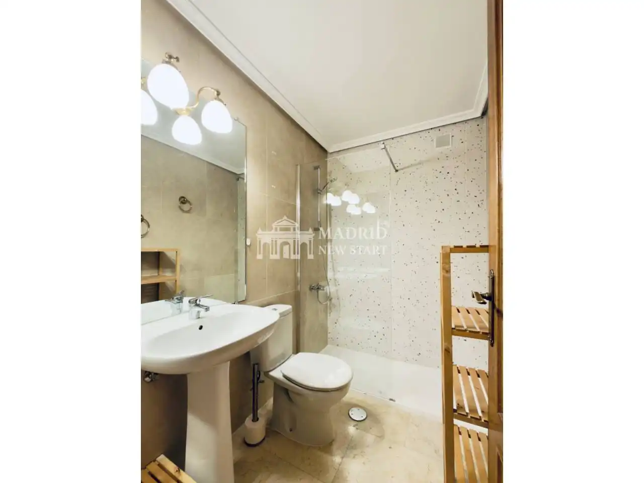 Baño de Piso de alquiler en Segovia con Calefacción, Parquet y Terraza