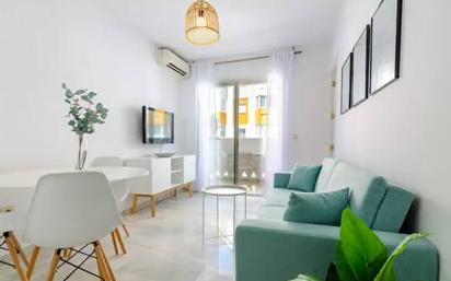 Living room of Apartment to rent in Benalmádena  with Air Conditioner and Terrace