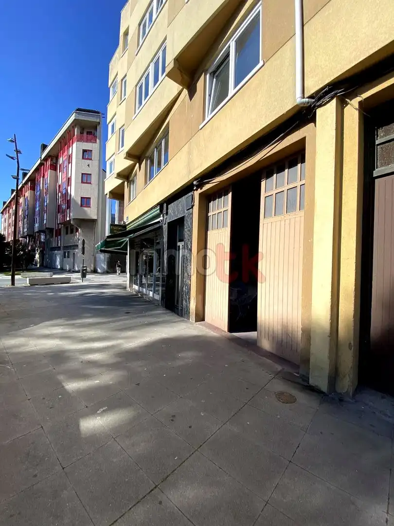 Vista exterior de Local de alquiler en A Coruña Capital 