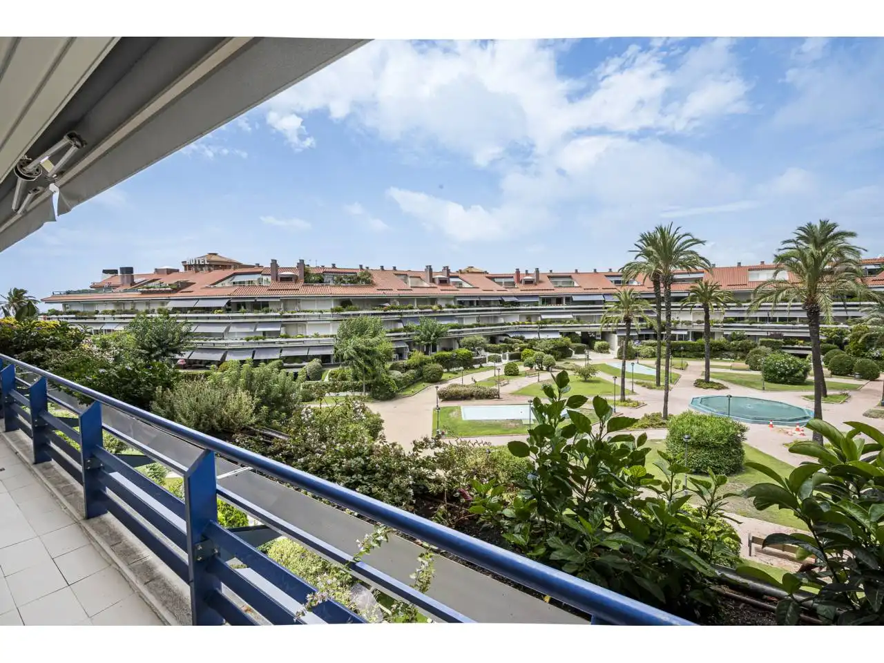 Außenansicht von Dachboden zum Verkauf in Sitges mit Klimaanlage, Heizung und Terrasse