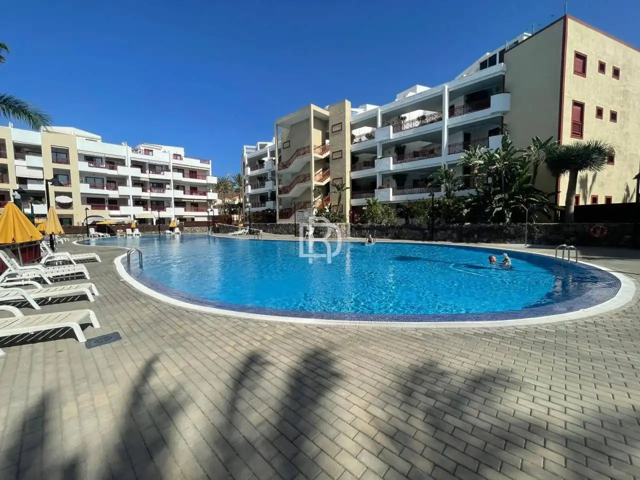 Piscina de Piso de alquiler en Arona con Terraza, Trastero y Amueblado
