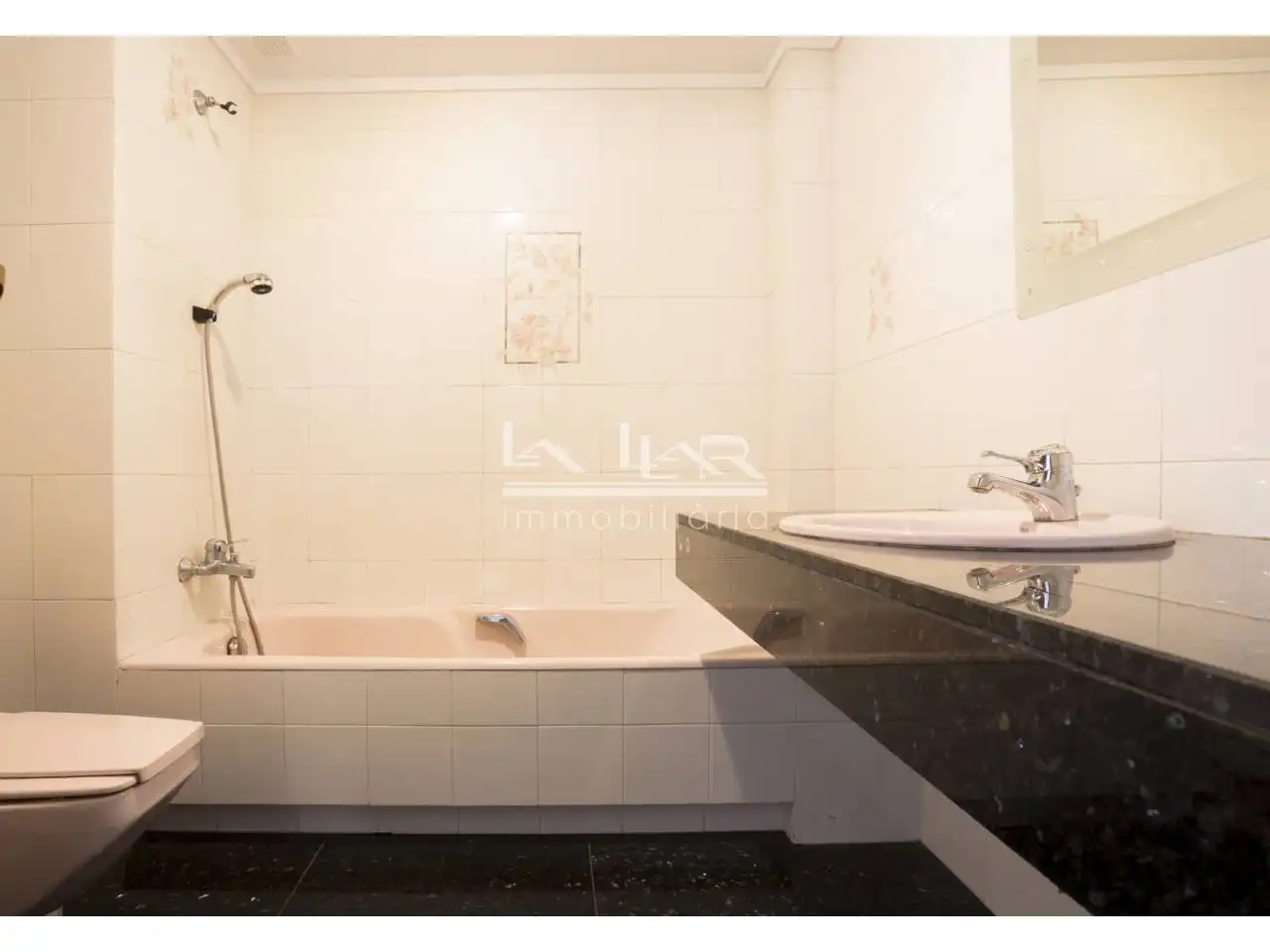 Badezimmer von Maisonette zur Miete in Vic mit Heizung, Parkett und Terrasse