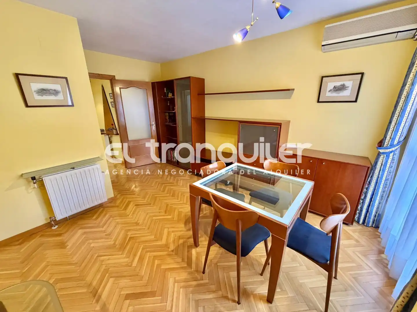Living room of Flat for rent in Madrid  with Air Conditioner, Parquet flooring and Furnished