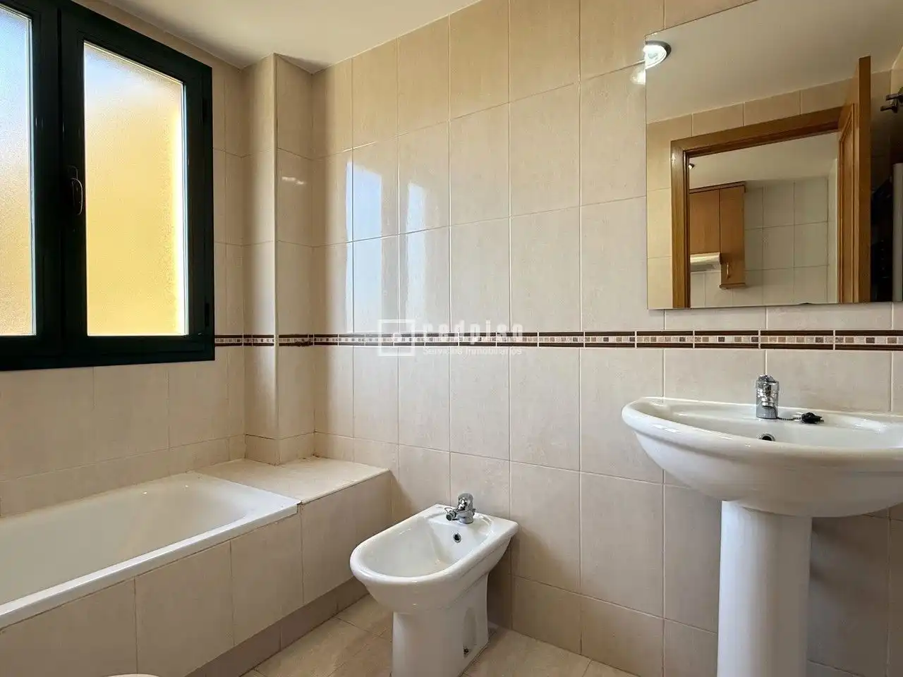 Bathroom of Study for sale in Madrid  with Heating, Terrace and Alarm