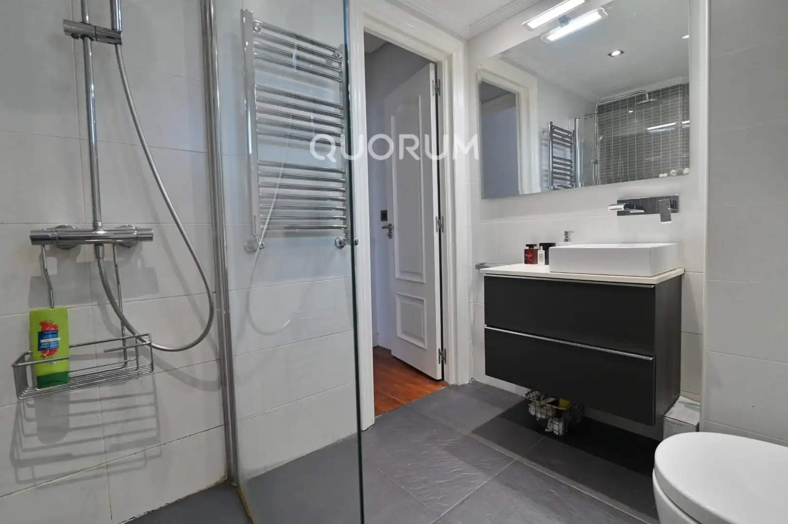 Baño de Piso en venta en Bilbao  con Calefacción y Amueblado