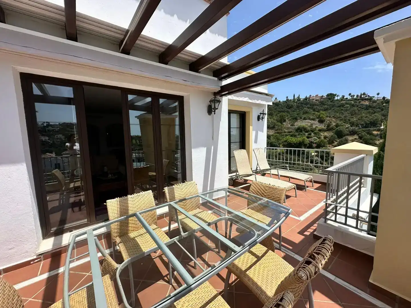 Terrassa de Apartament de lloguer en Benahavís amb Aire condicionat i Piscina