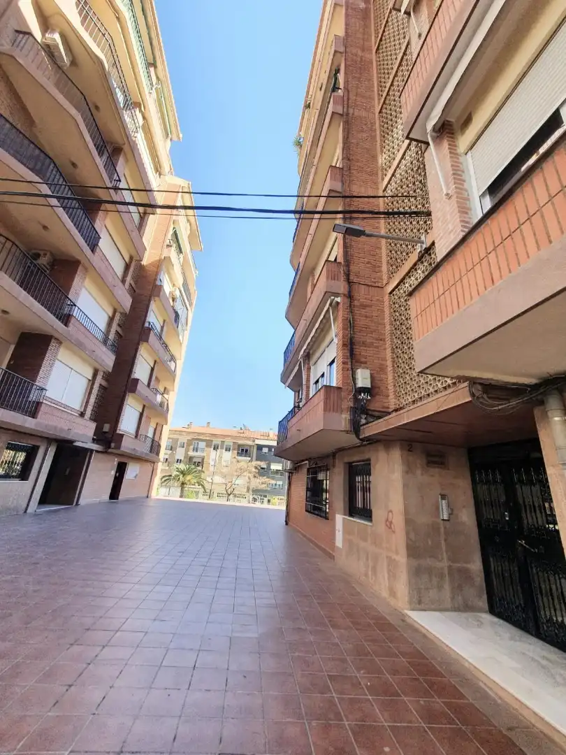 Vista exterior de Piso en venta en Guadix con Terraza, Amueblado y Balcón