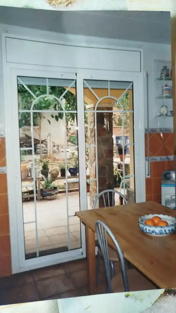 Finca rústica per a compartir en Vallirana amb Jardí privat, Moblat i Forn