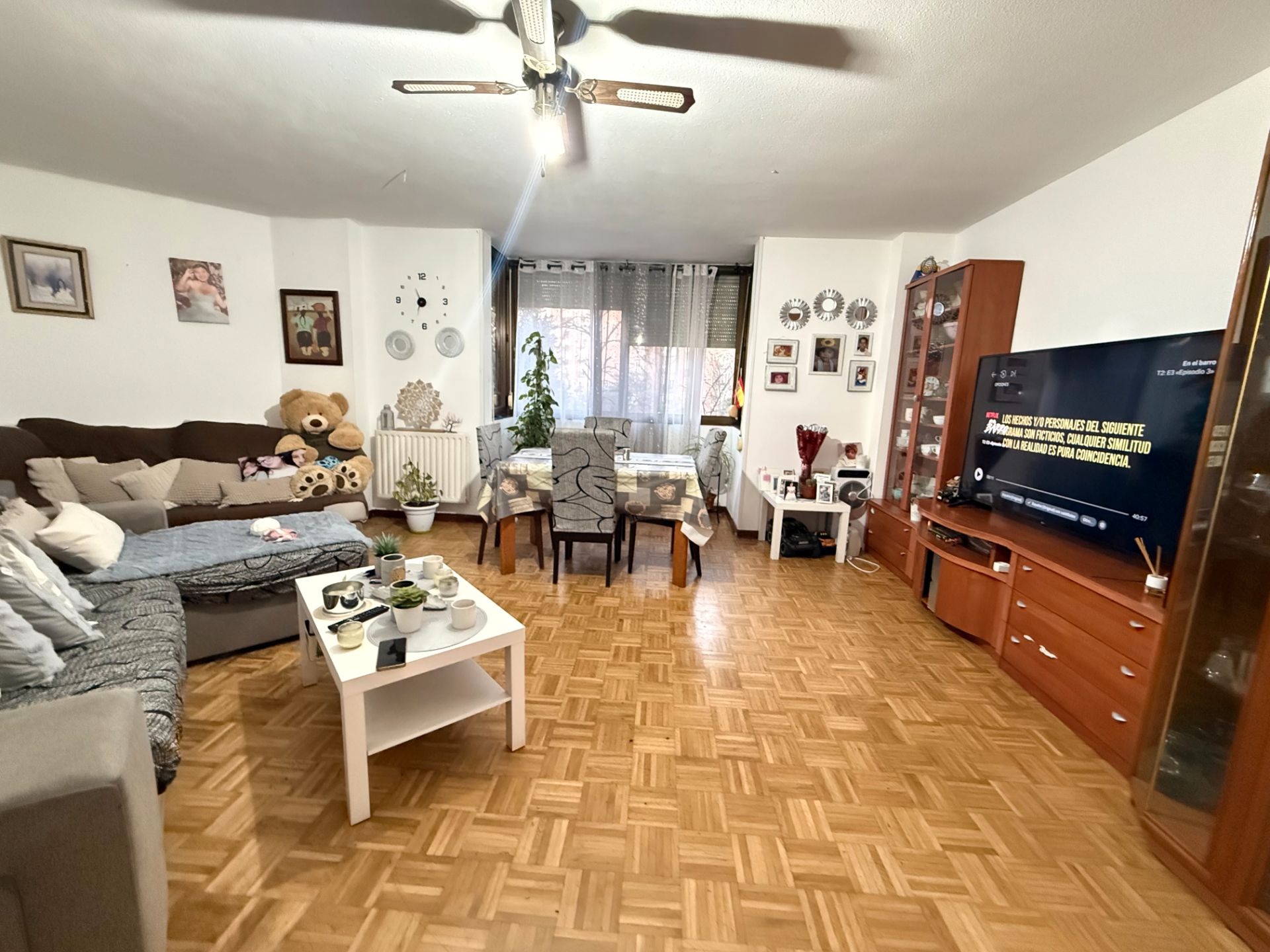 Sala de estar de Piso en venta en  Madrid Capital con Calefacción, Parquet y Terraza