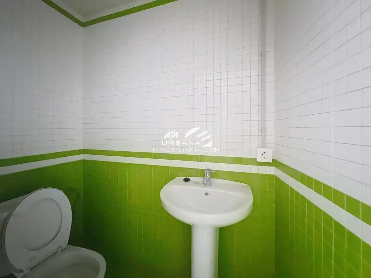 Bathroom of Ground floor for sale in Lucena  with Terrace and Storage room