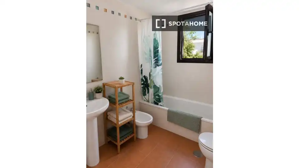 Bathroom of Flat for share in Torremolinos  with Air Conditioner, Heating and Furnished