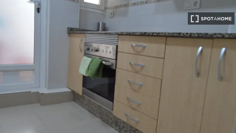 Cocina de Piso para compartir en Valencia con Aire acondicionado, Calefacción y Amueblado