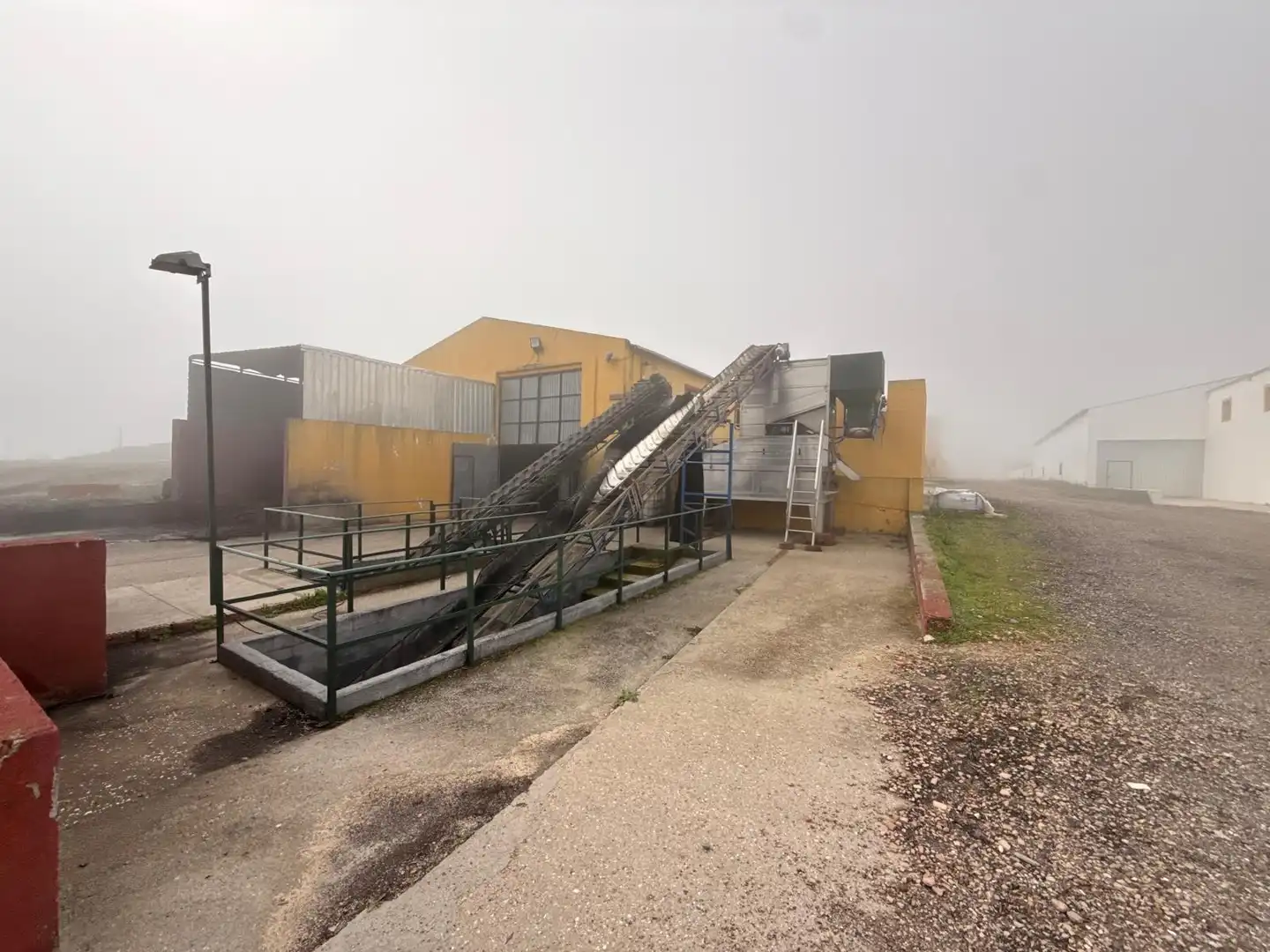 Vista exterior de Nave industrial en venta en Olías del Rey