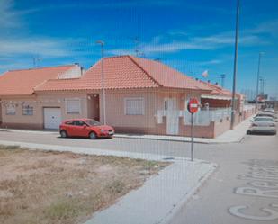 Vista exterior de Casa adosada de lloguer en Cartagena amb Aire condicionat, Jardí privat i Moblat