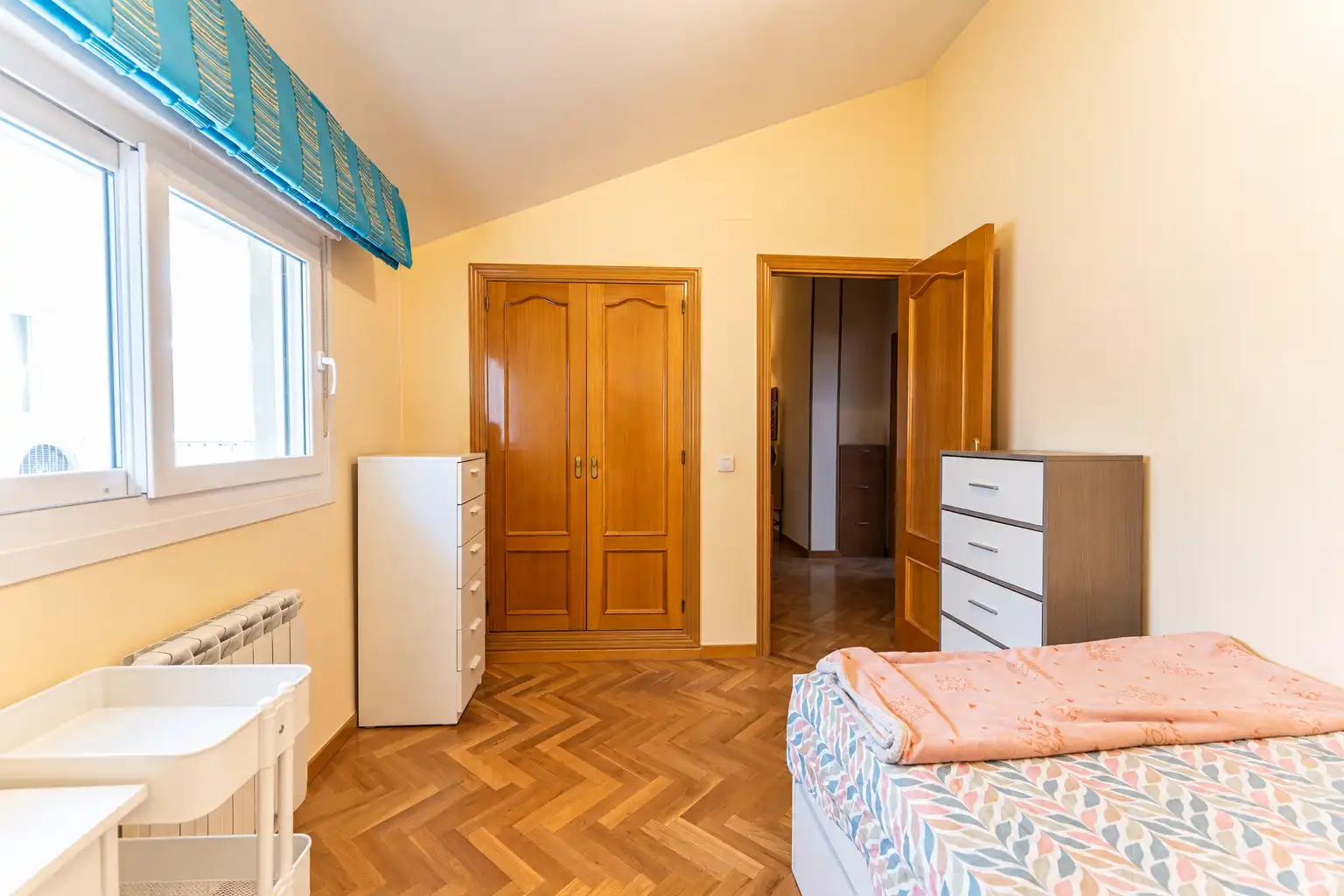 Schlafzimmer von Maisonette zum Verkauf in Torrelodones mit Klimaanlage, Heizung und Parkett