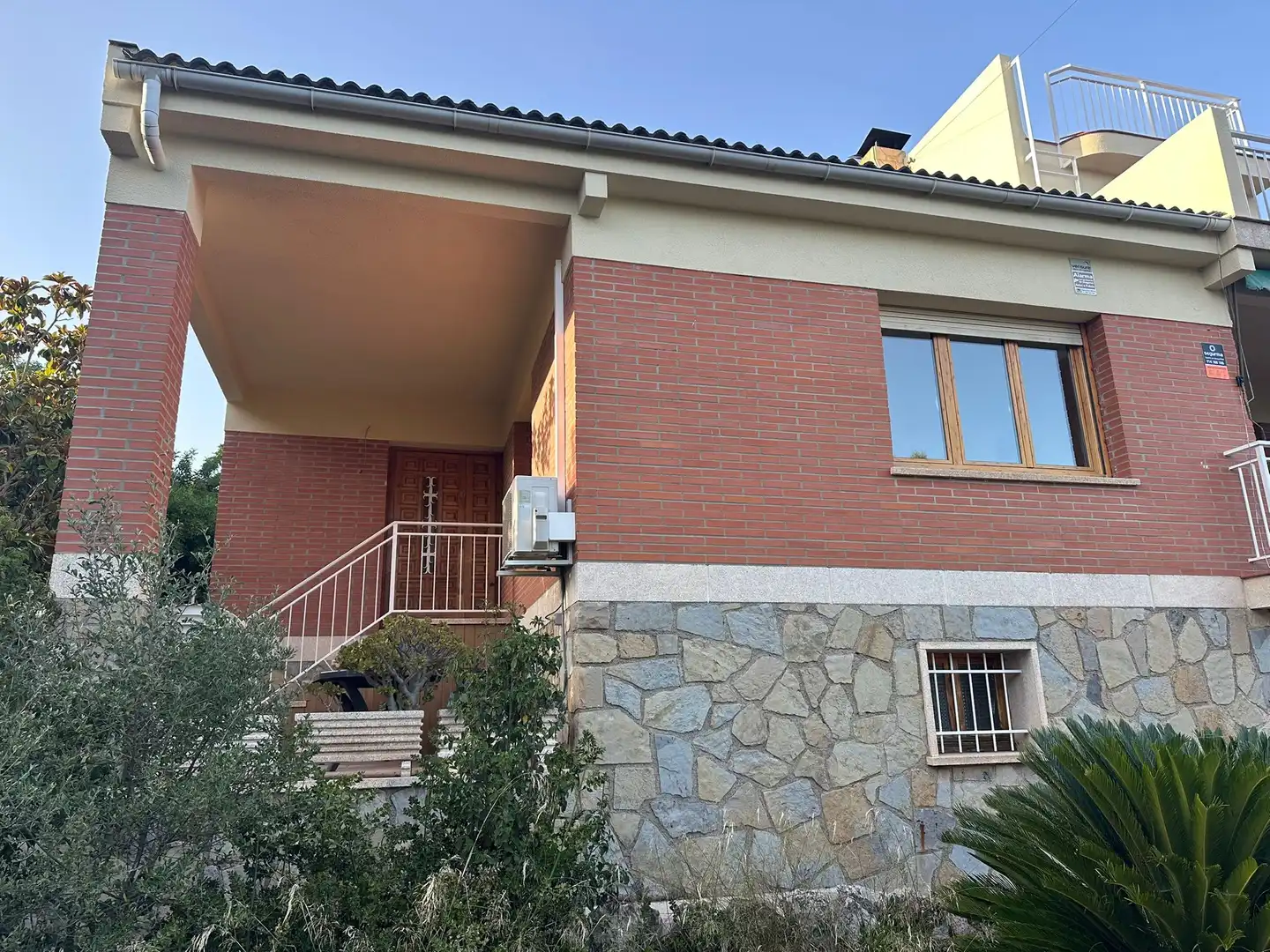 Vista exterior de Casa o xalet de lloguer en Cervelló amb Calefacció, Forn i TV