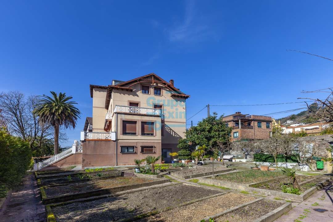Vista exterior de Casa o xalet en venda en Donostia - San Sebastián  amb Calefacció, Jardí privat i Terrassa