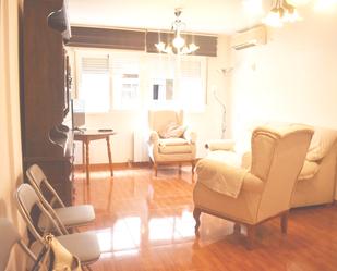 Living room of Flat to rent in  Granada Capital  with Air Conditioner, Heating and Furnished