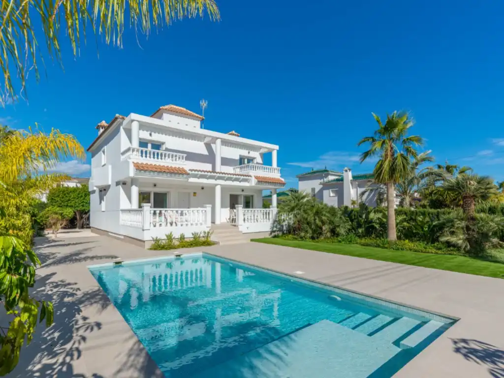 Exterior view of Houses for sale in El Campello  with Air Conditioner, Private garden and Swimming Pool
