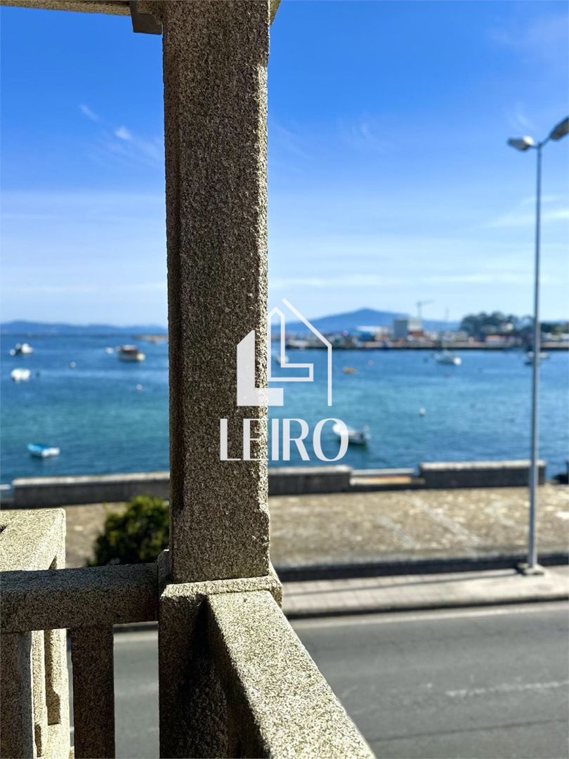 Vista exterior de Casa o xalet en venda en A Illa de Arousa  amb Calefacció, Terrassa i Traster