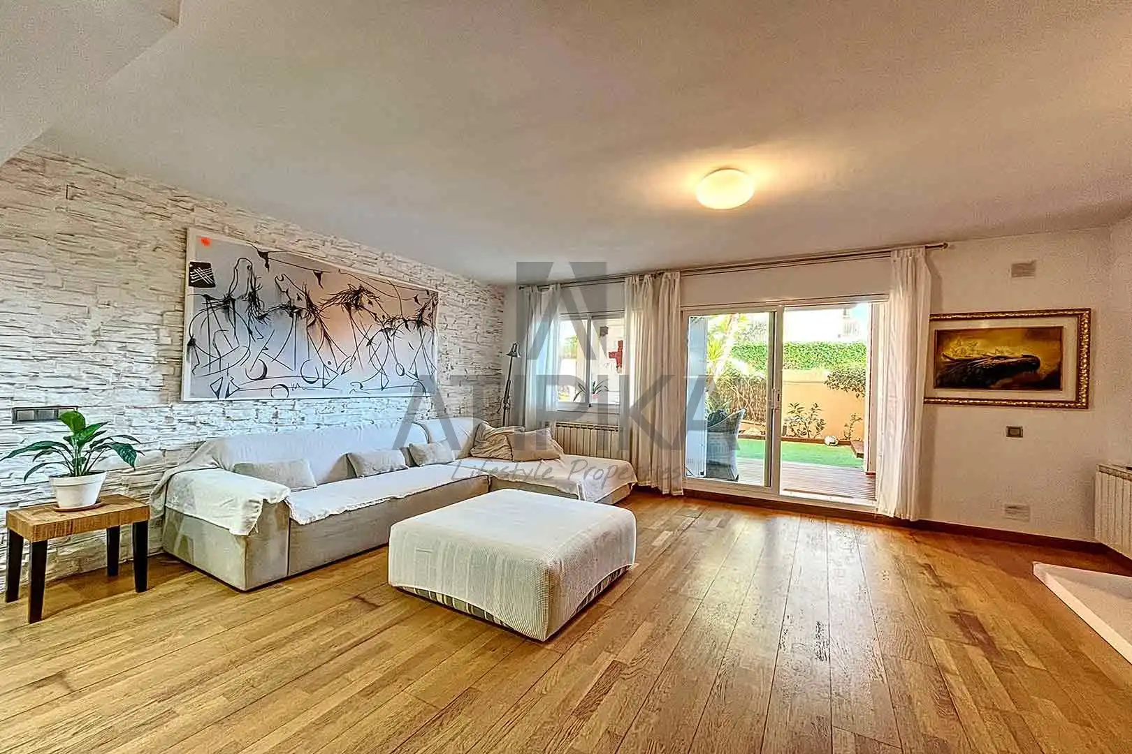 Living room of Duplexes for sale in Sitges  with Heating, Parquet flooring and Terrace