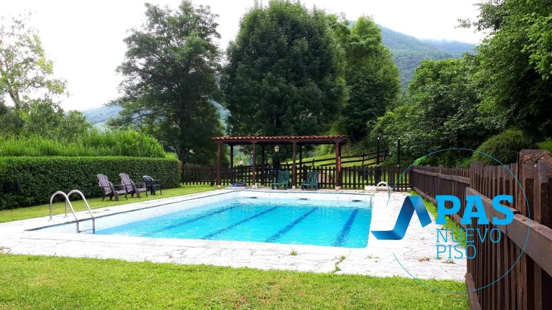 Piscina de Casa o xalet en venda en Camaleño amb Calefacció, Jardí privat i Terrassa