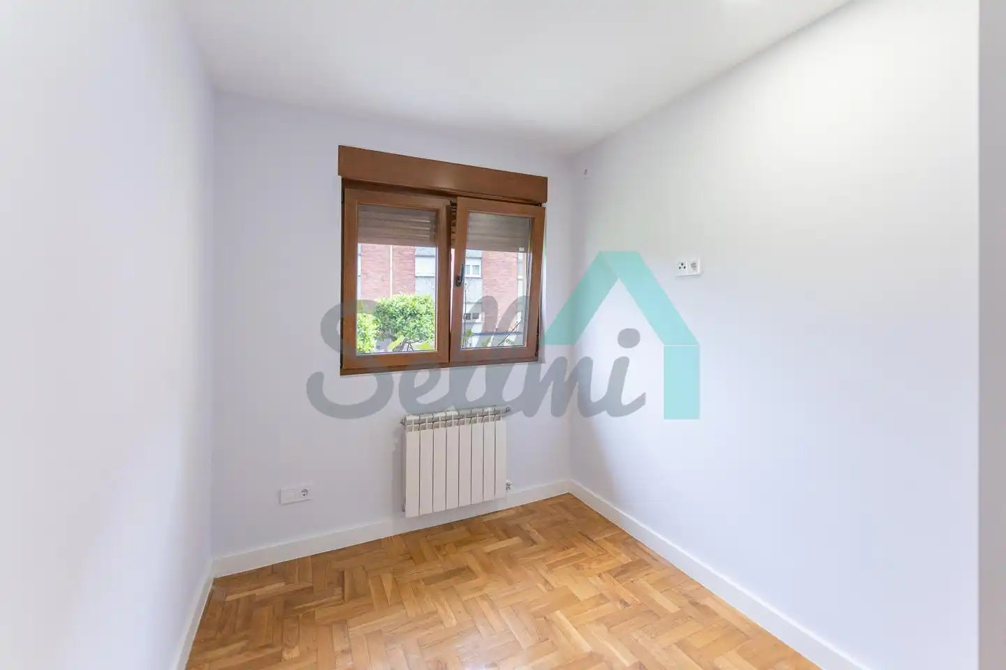 Dormitori de Casa adosada de lloguer en Oviedo  amb Calefacció, Jardí privat i Parquet