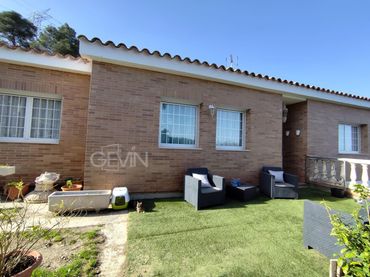House with balcony for sale in Sentmenat