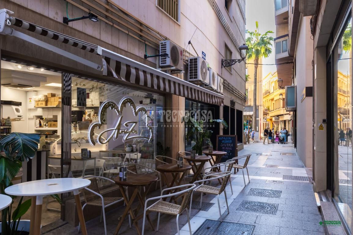 Vista exterior de Pis en venda en  Almería Capital amb Aire condicionat
