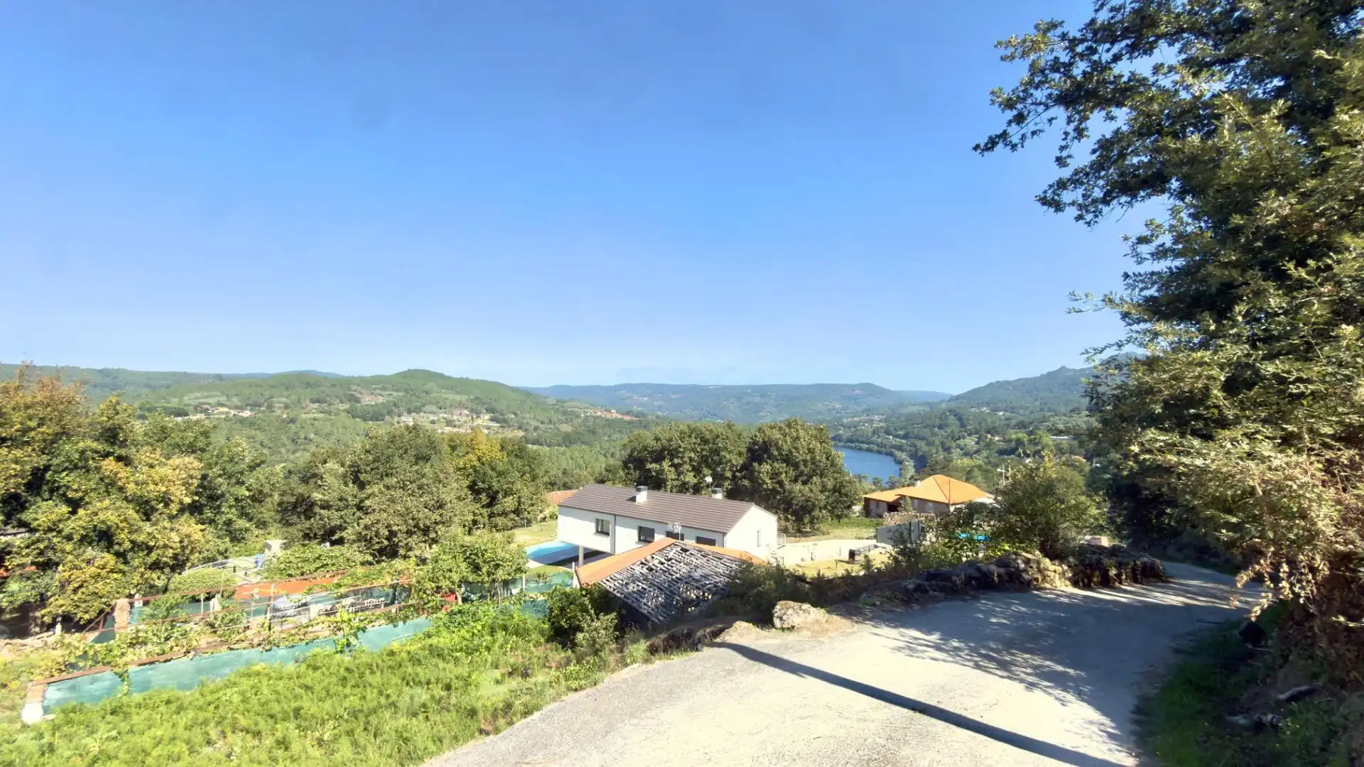 Casa rústica amb jardí en venda a O Pereiro de Aguiar