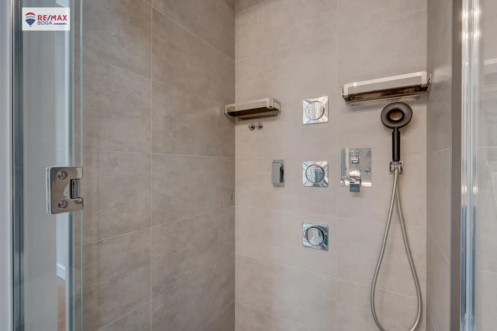 Badezimmer von Wohnung zum Verkauf in Zarautz mit Privatgarten