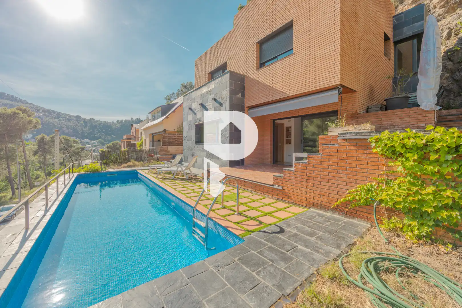 Piscina de Casa o chalet en venta en Vallirana con Aire acondicionado, Calefacción y Jardín privado