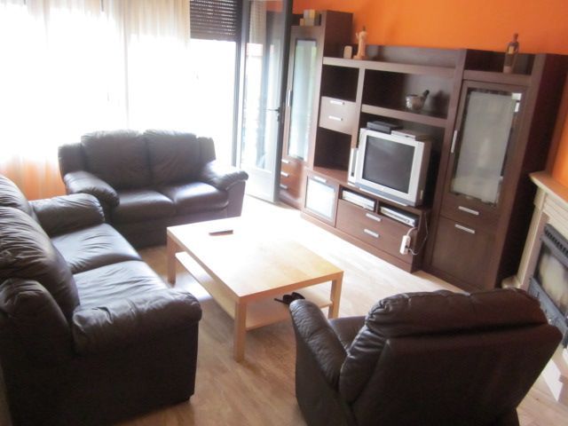 Sala d'estar de Casa o xalet en venda en Palazuelos de Eresma amb Terrassa, Traster i Piscina