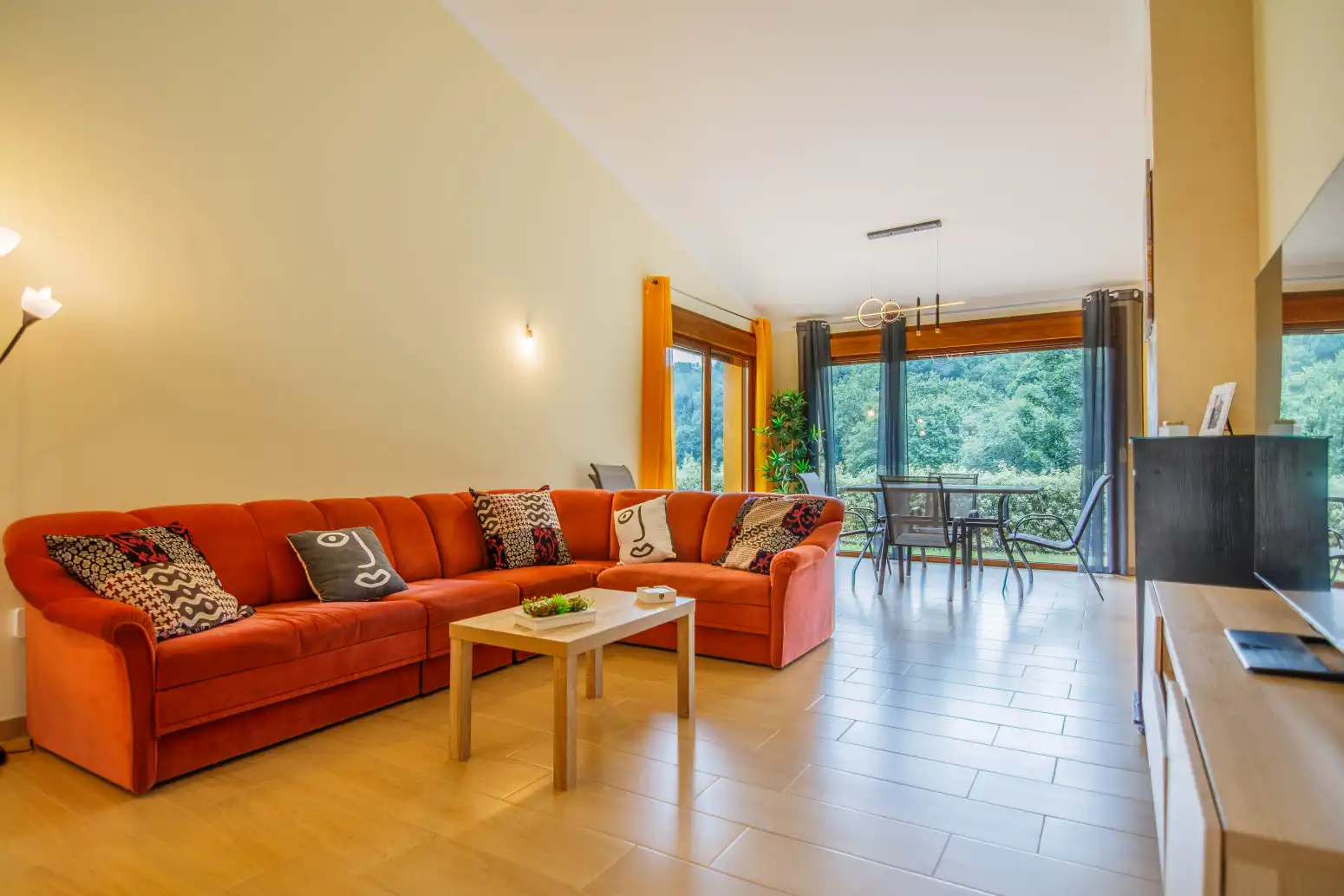 Sala d'estar de Casa o xalet en venda en Ribadesella amb Calefacció, Jardí privat i Terrassa