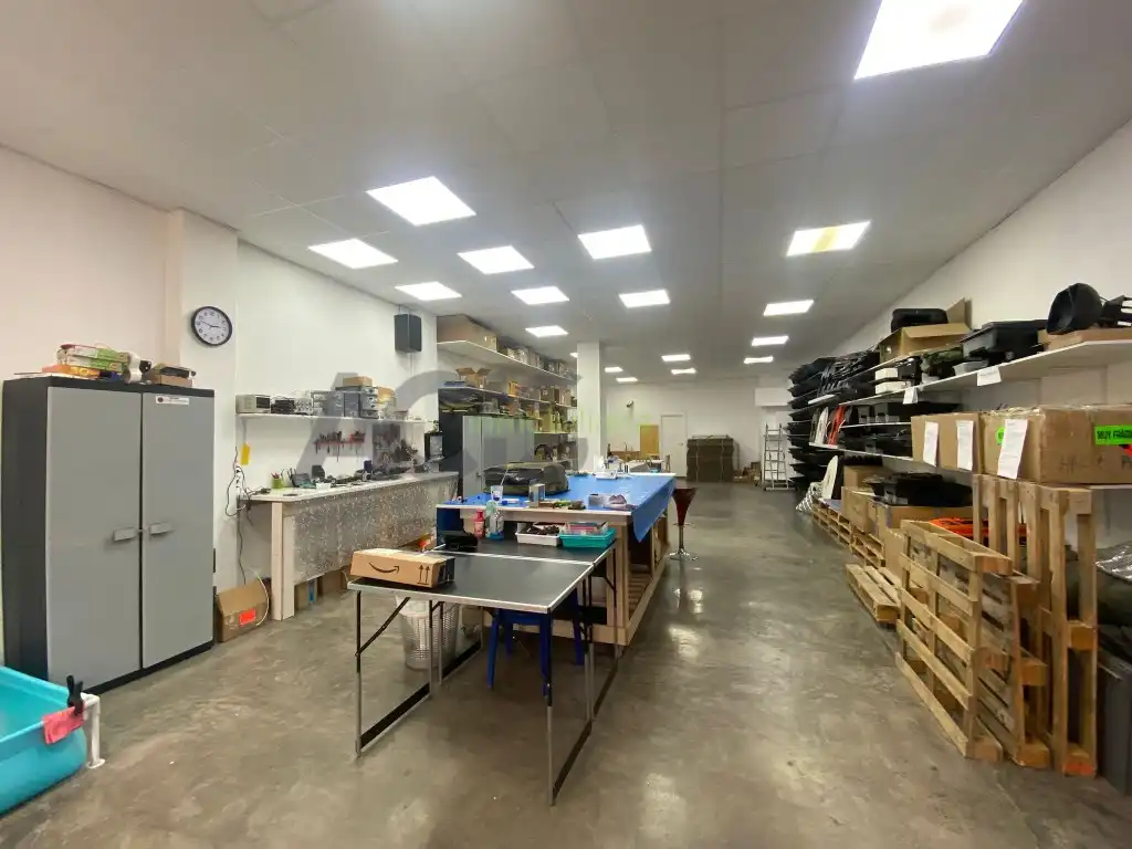 Nave industrial in vendita a Carrer Cardenal Cisneros