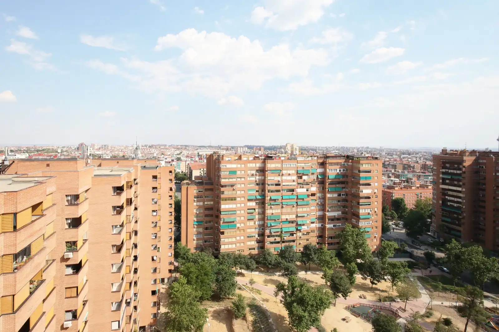 Vista exterior de Ático en venta en Madrid con Calefacción, Jardín privado y Terraza