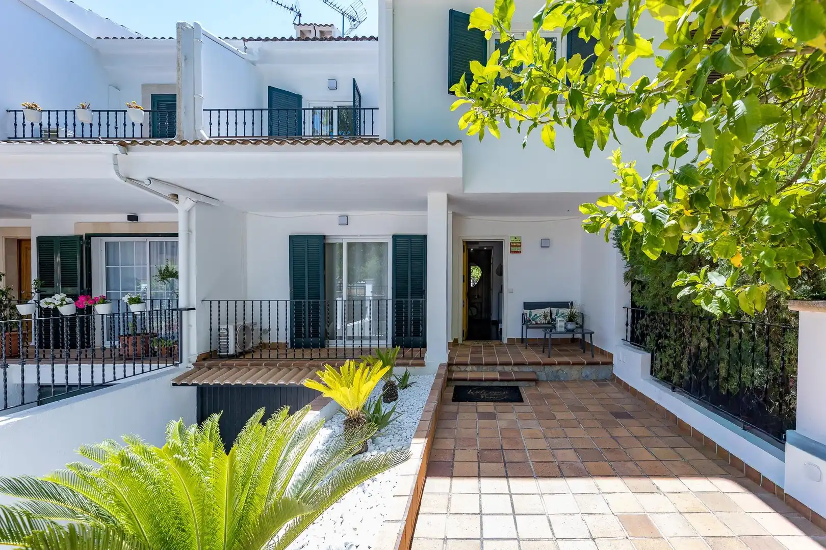 Vista exterior de Casa adosada en venta en  Palma de Mallorca con Aire acondicionado, Terraza y Horno
