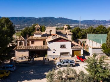 Country house with garden for sale in Tibi