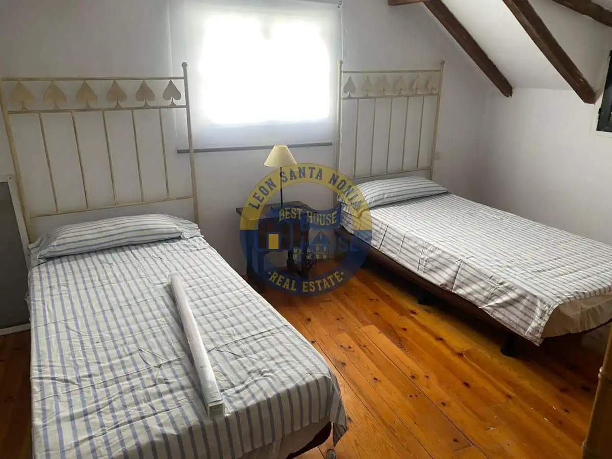 Habitación de Casa o chalet en venta en Garrafe de Torío con Calefacción, Jardín privado y Parquet