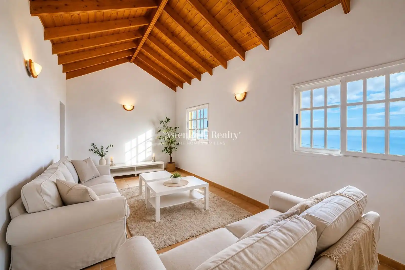 Sala d'estar de Casa o xalet en venda en Guía de Isora amb Jardí privat, Terrassa i Moblat